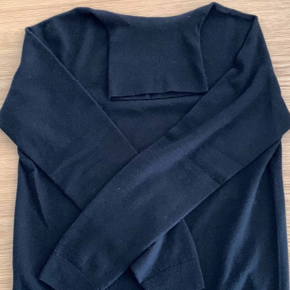 Uniqlo Black Turtleneck Sweater